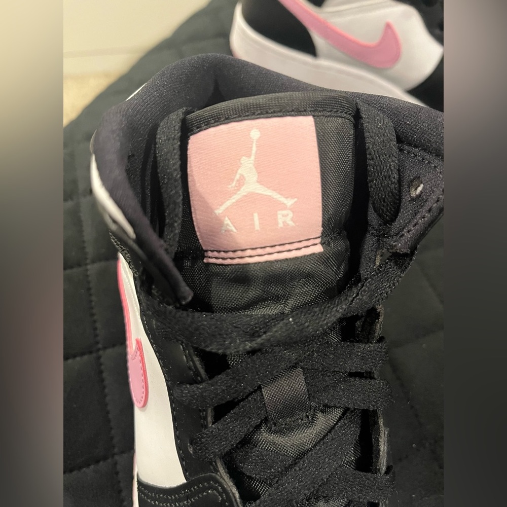 ⚠️SOLD⚠️Air Jordan 1 Mid Leather Shoes White / Arctic Pink / Black  Size 8 - Picture 4 of 14